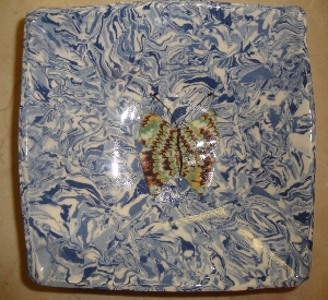 Coupelle carrée bleu et blanc avec papillon