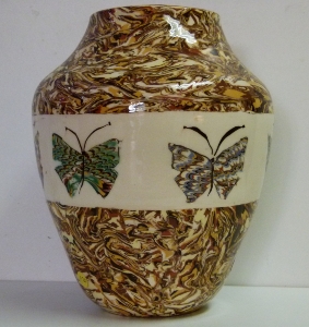 Petit vase avec papillons